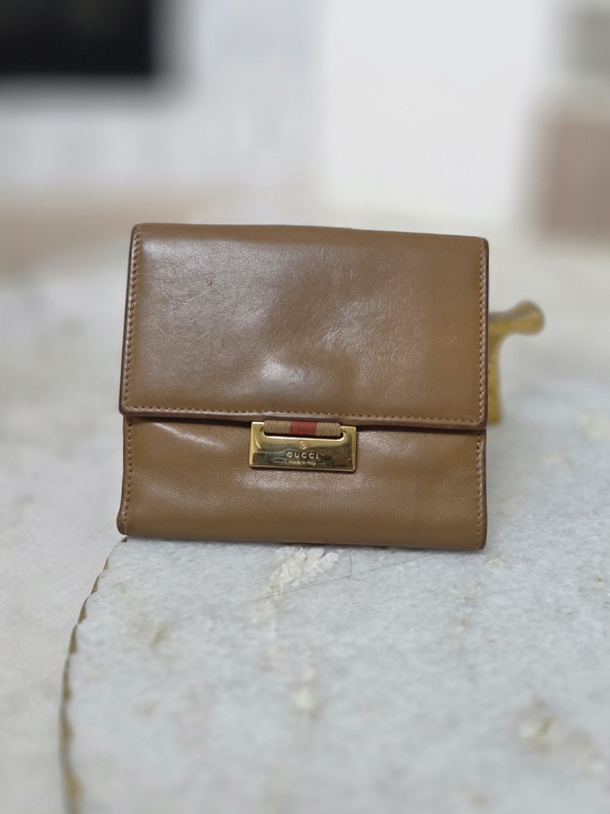 Gucci Handbags - Authentic Vintage Gucci Tan Leather Bifold Wallet Web Stripe Clasp Made in Italy